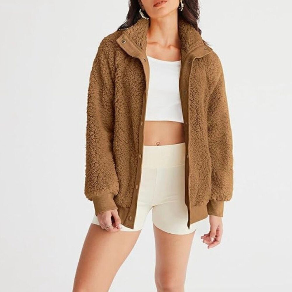 Merokeety tan Sherpa snap front shacket size M